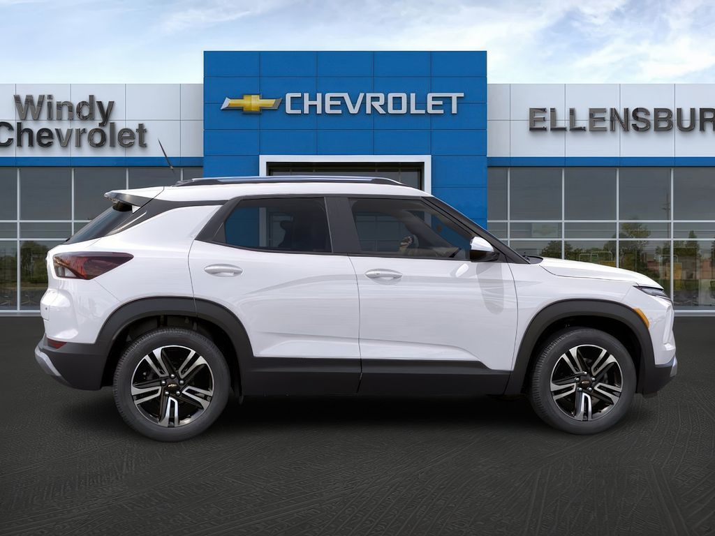 2026 Chevrolet Trailblazer LT photo 2