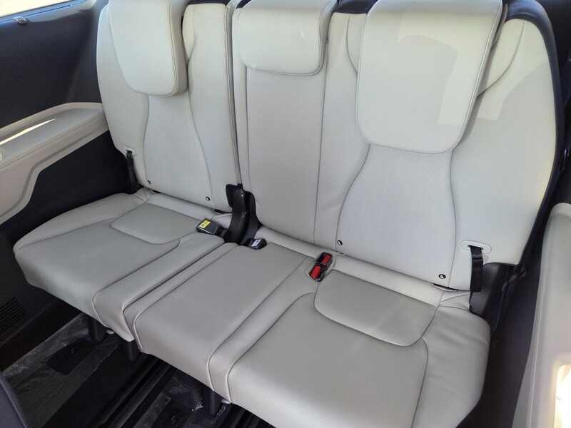 2026 Kia Carnival EX photo 8