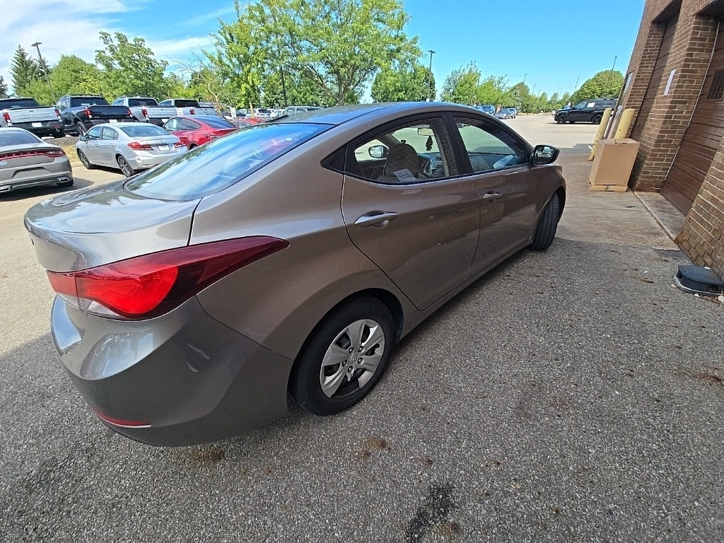 2016 Hyundai Elantra SE photo 2