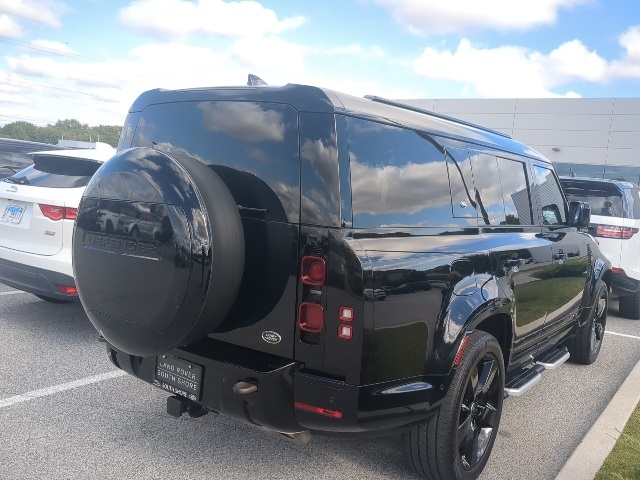 2023 Land Rover Defender 130 X-Dynamic SE photo 3