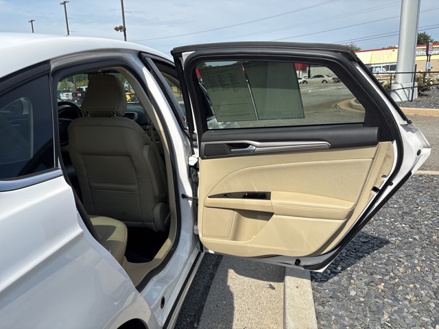 2016 Ford Fusion SE photo 17