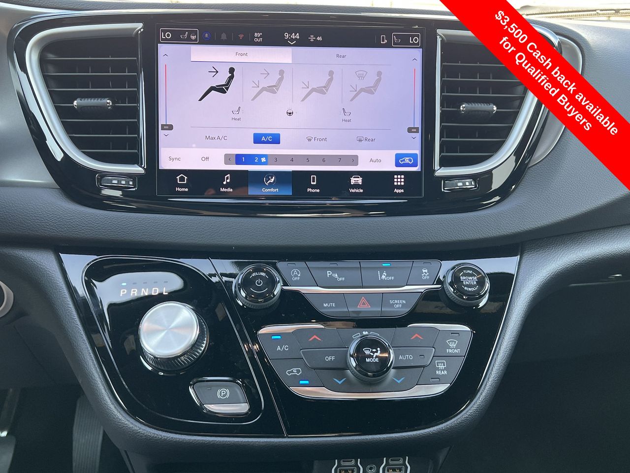 2025 Chrysler Voyager LX photo 2