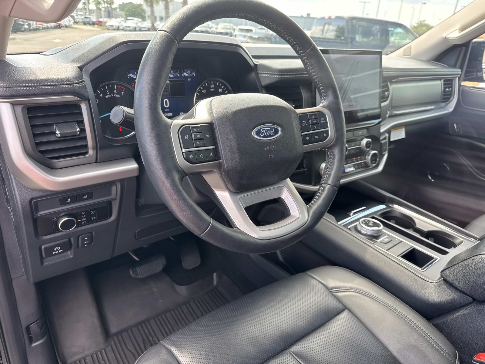 2023 Ford Expedition XLT photo 18