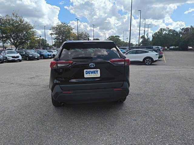 2022 Toyota RAV4 LE photo 4