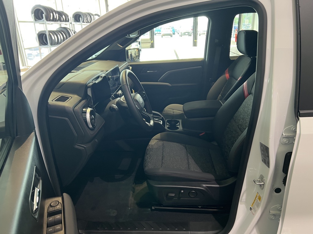 2024 Chevrolet Colorado Z71 photo 12
