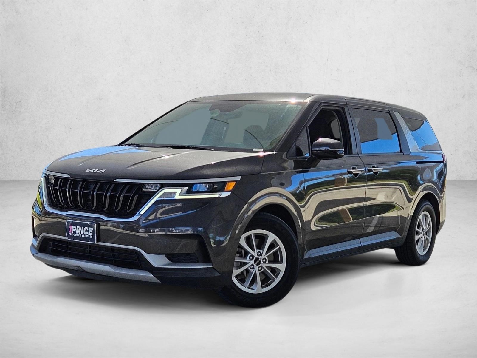 2022 Kia Carnival LX's photo