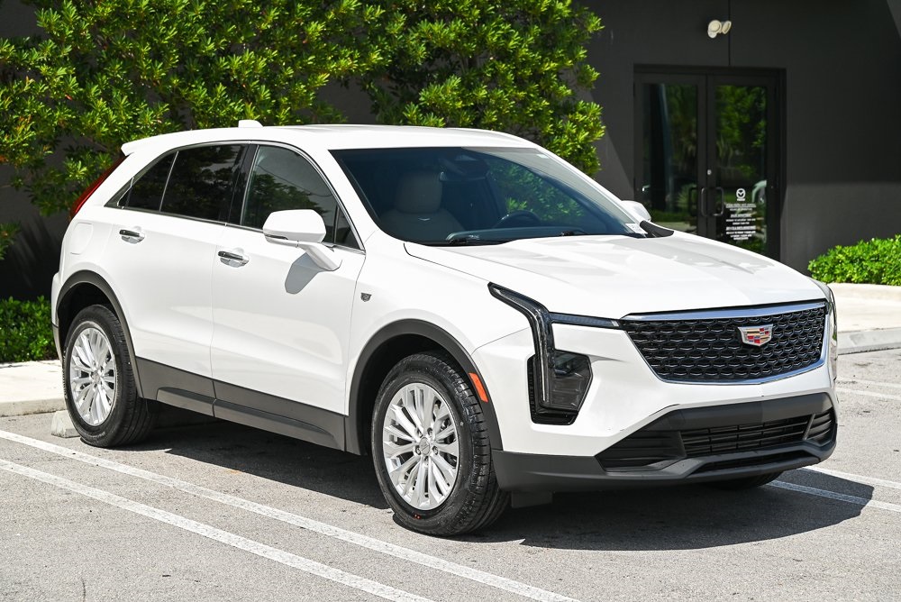 2024 Cadillac XT4 Luxury photo 3