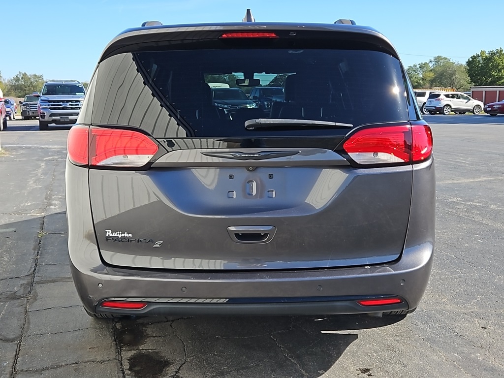 2020 Chrysler Pacifica Touring L photo 4