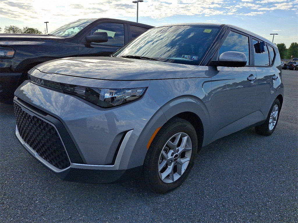 2025 Kia Soul S photo 3