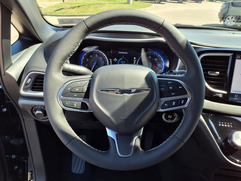 2025 Chrysler Voyager LX photo 29
