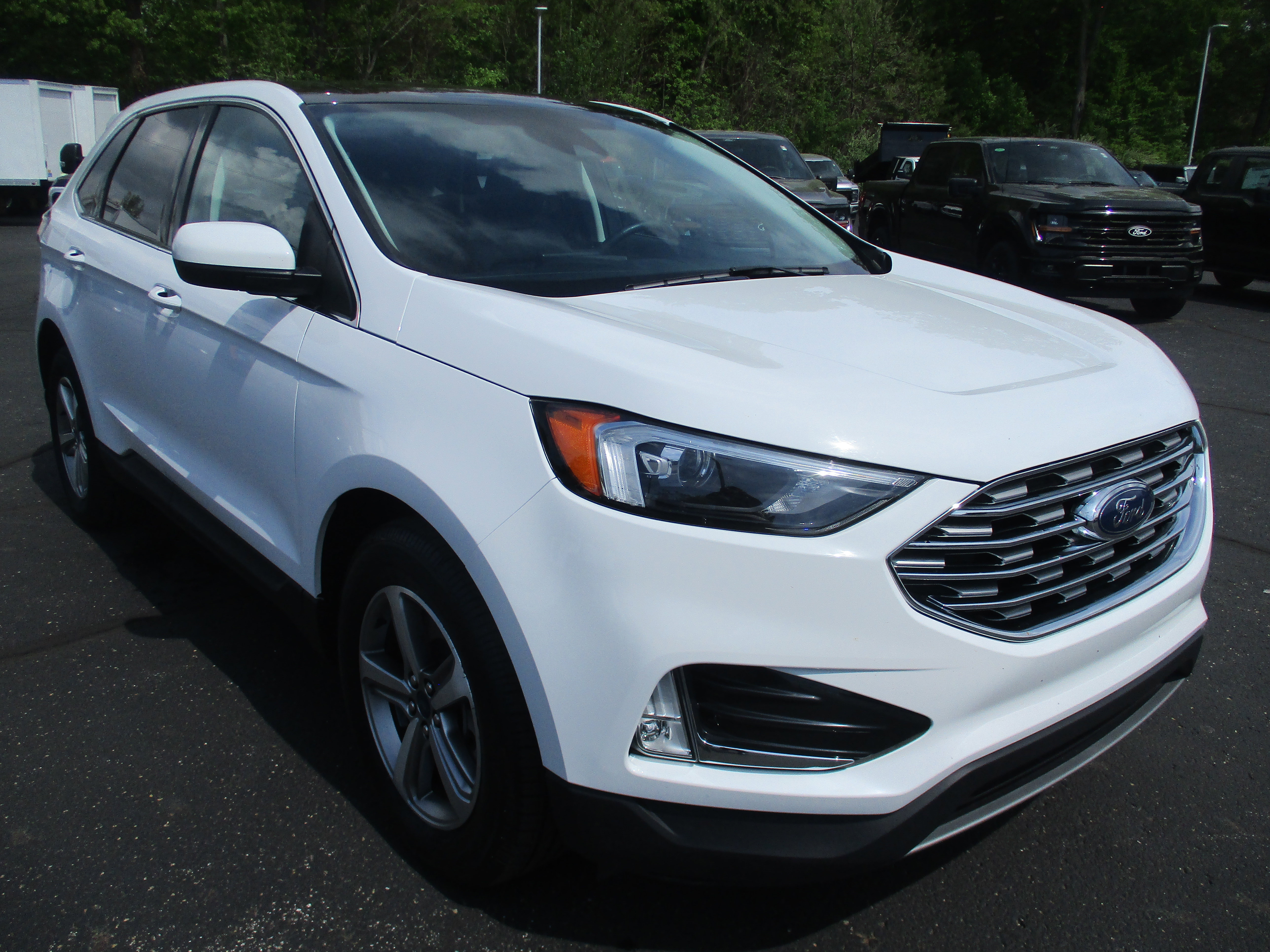 2022 Ford Edge SEL photo 3