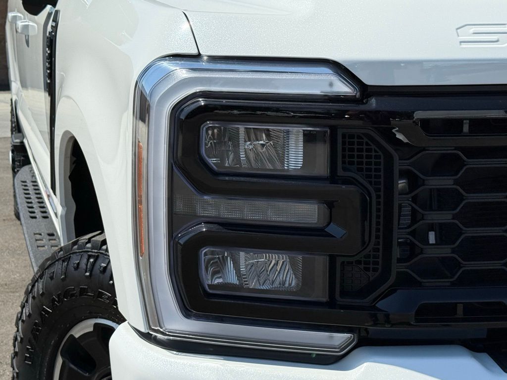 2025 Ford F-250 Lariat photo 3
