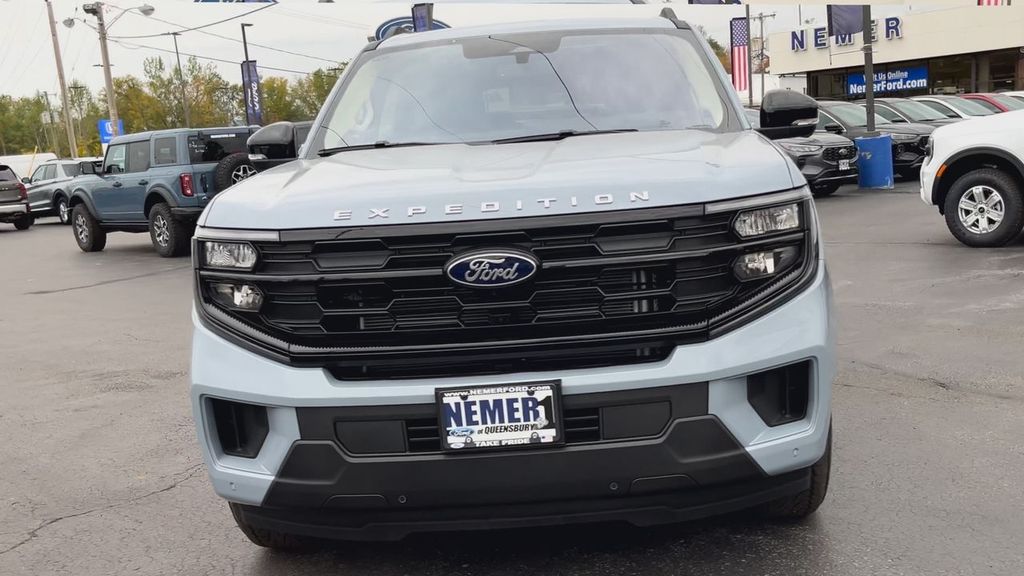 2025 Ford Expedition photo 4