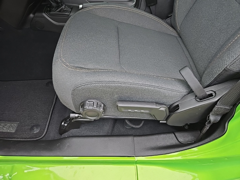 2025 Jeep Wrangler Sport S photo 32