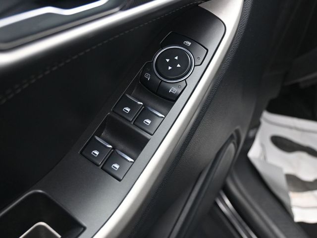 2023 Ford Explorer XLT photo 3