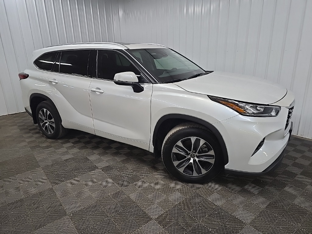2022 Toyota Highlander XLE's photo