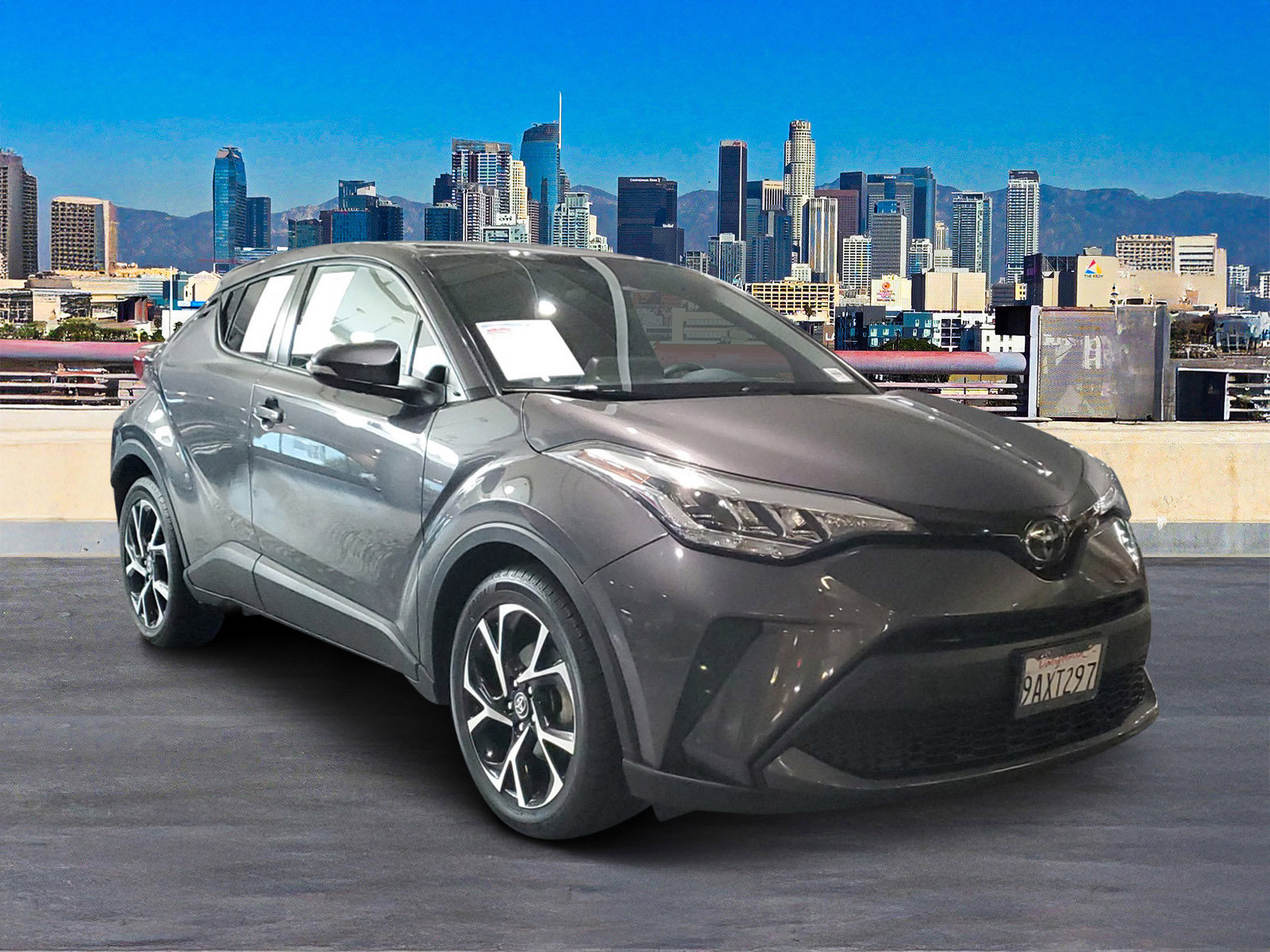 2022 Toyota C-HR XLE photo 2