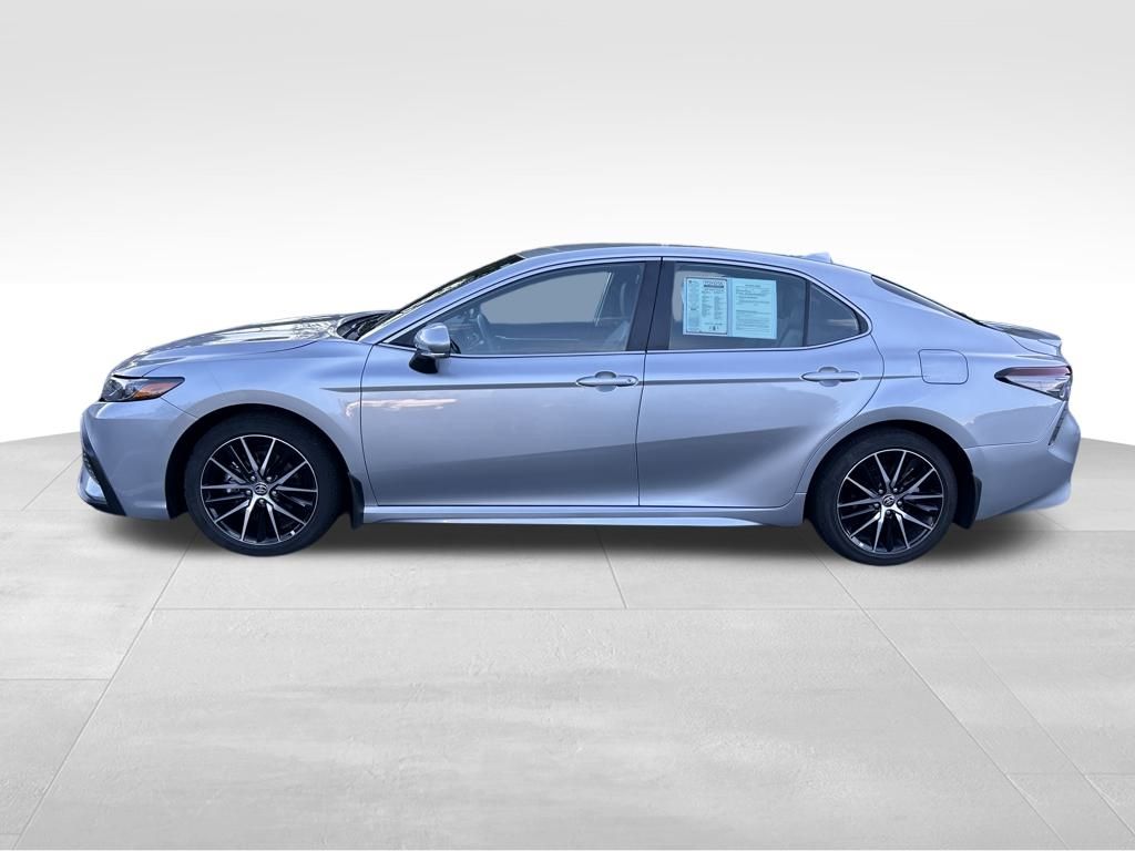 2024 Toyota Camry SE photo 2