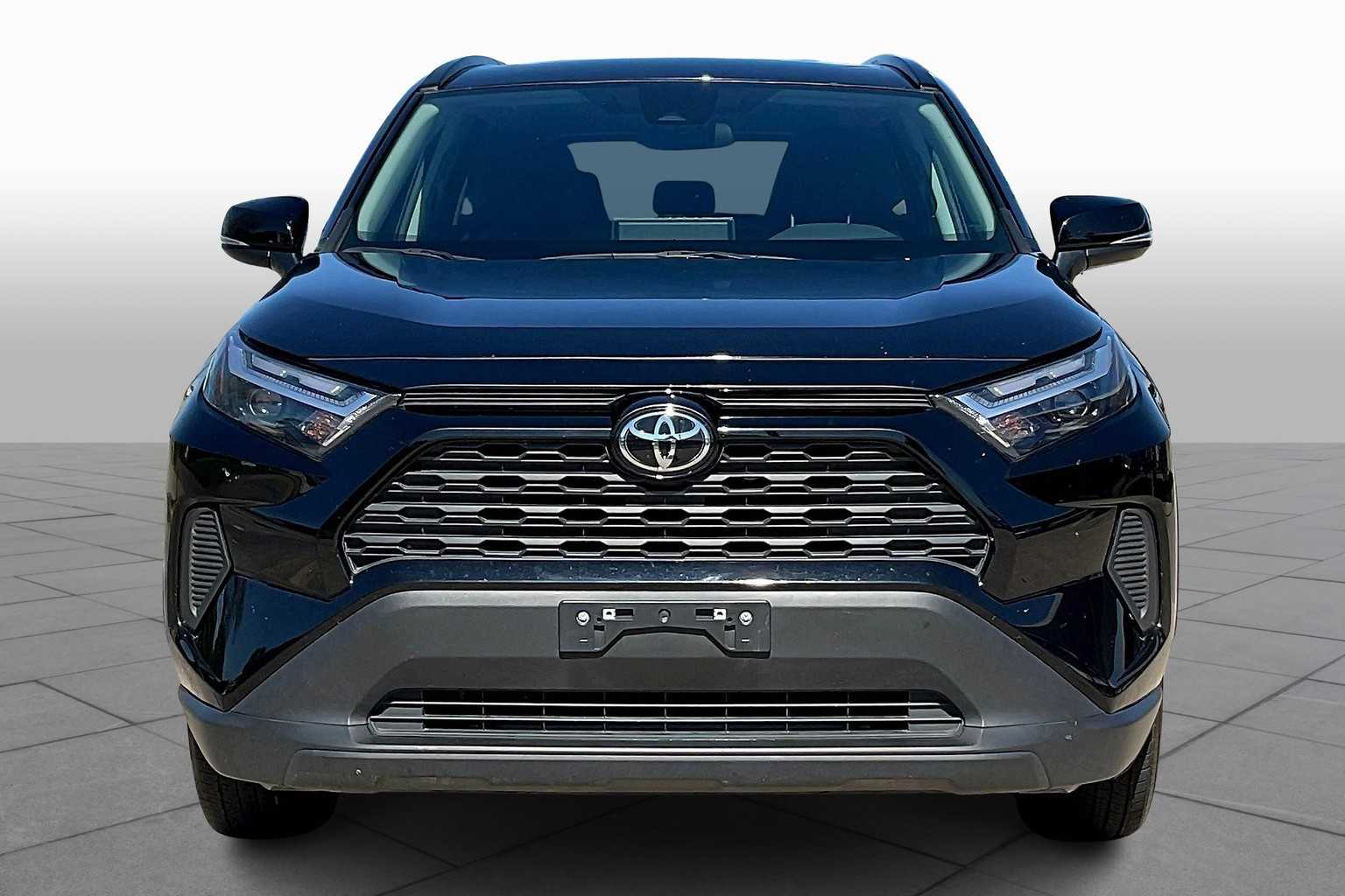 2024 Toyota RAV4 XLE photo 3