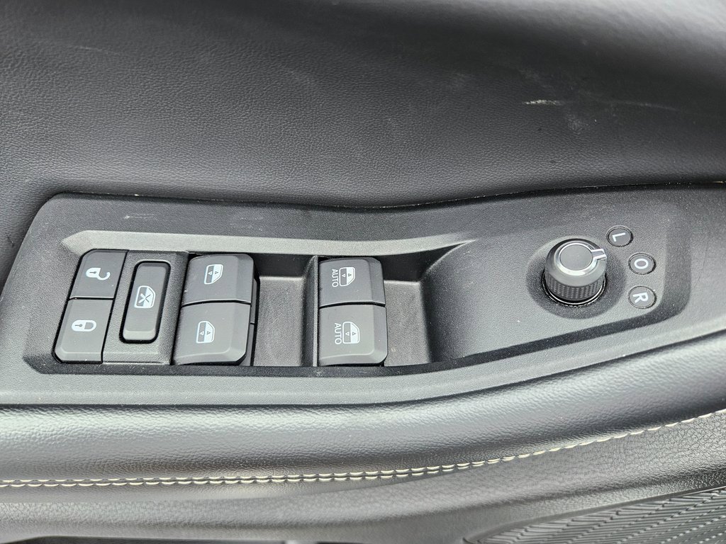 2023 Jeep Grand Cherokee Laredo photo 10