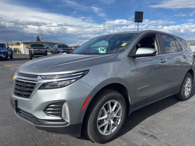 2024 Chevrolet Equinox LT photo 2