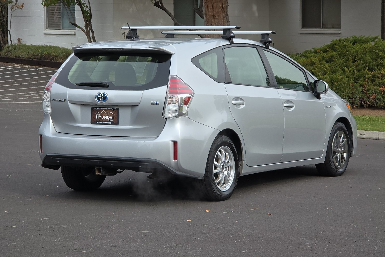 2017 Toyota Prius V Four photo 2