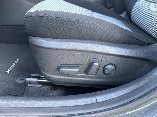 2020 Hyundai Kona SEL Plus photo 16