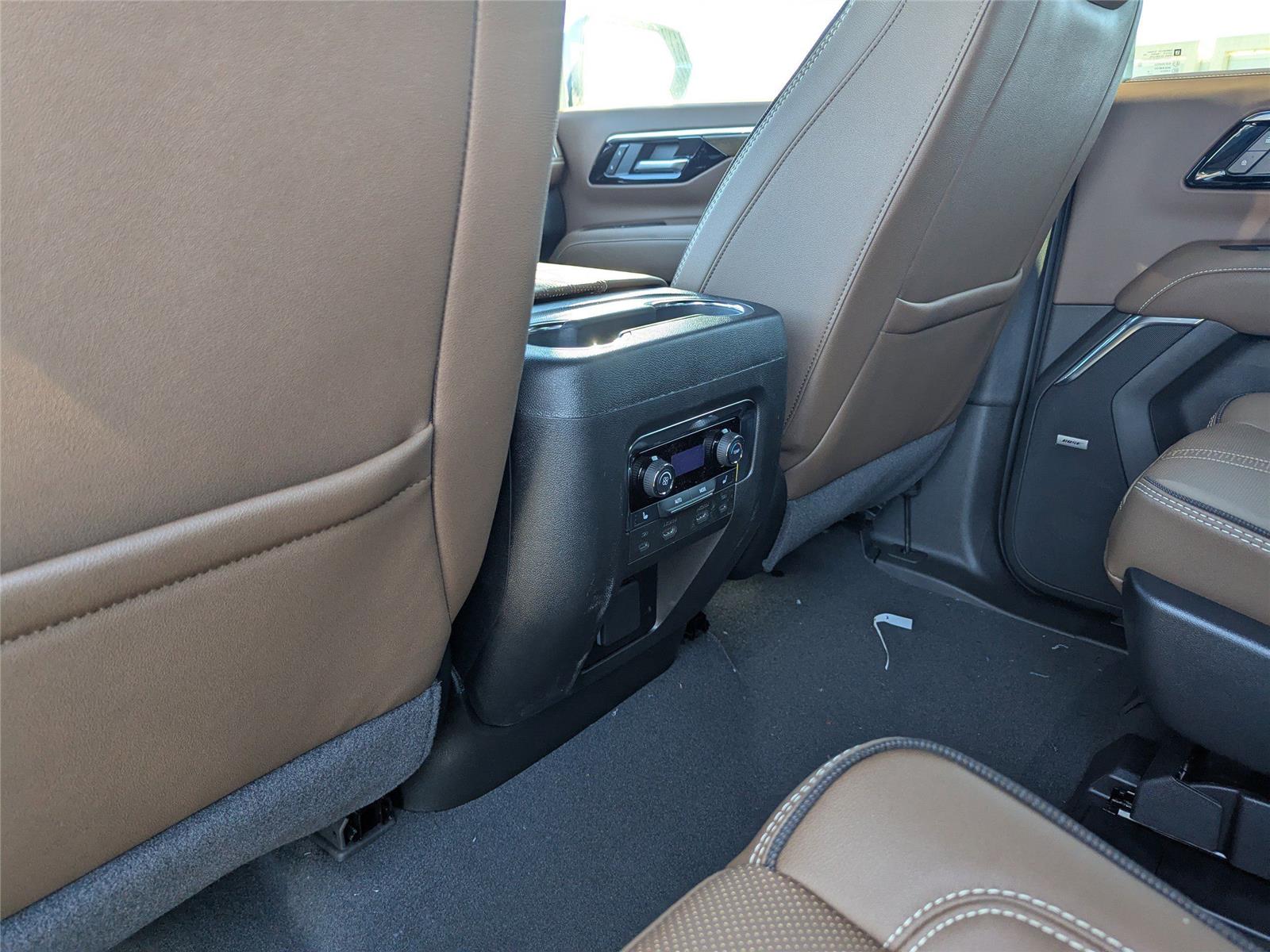 2025 Chevrolet Tahoe High Country photo 18