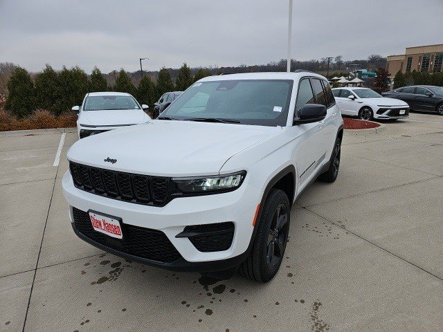 2025 Jeep Grand Cherokee Altitude's photo