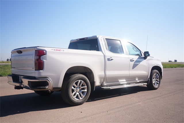 2022 Chevrolet Silverado 1500 LT photo 2