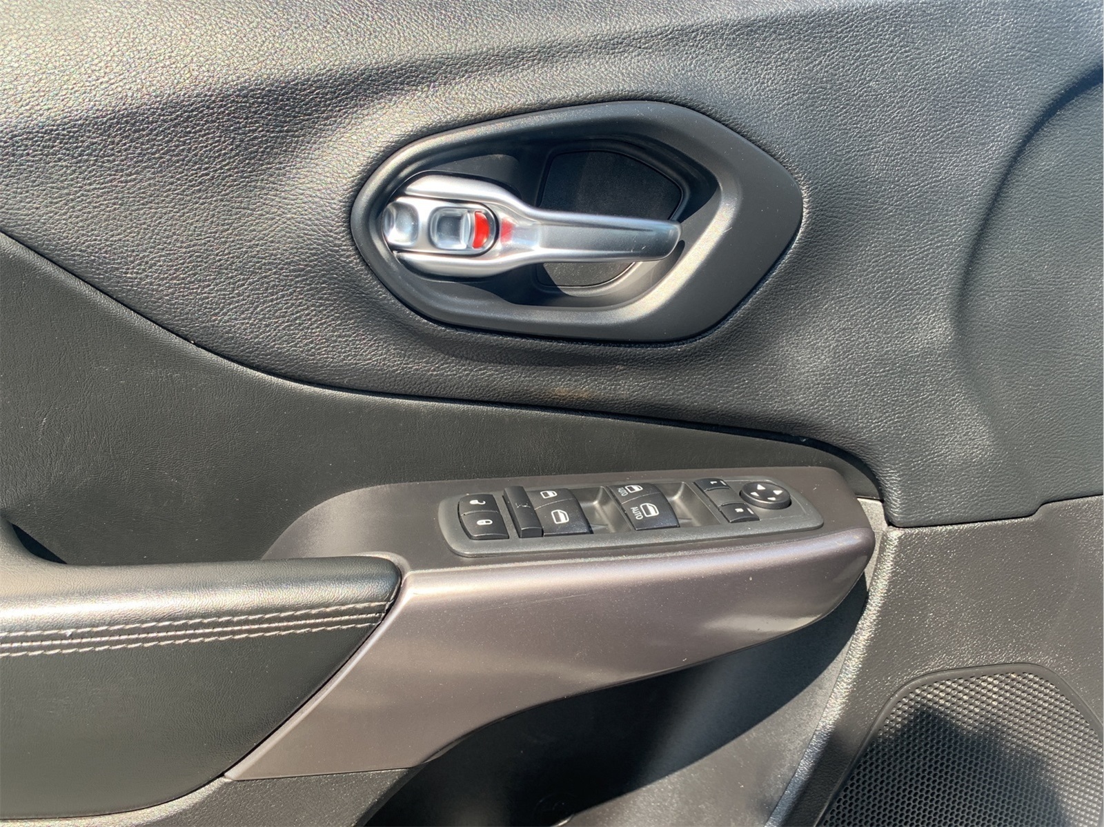 2020 Jeep Cherokee Latitude photo 8