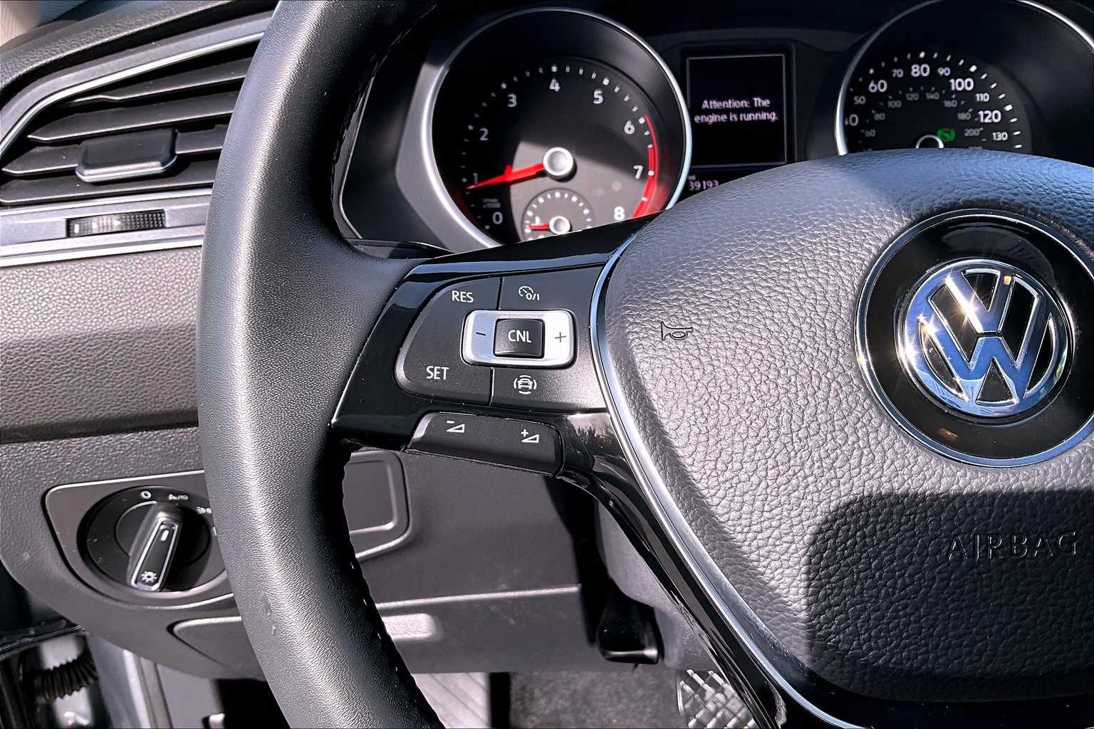 2020 Volkswagen Tiguan SE photo 22