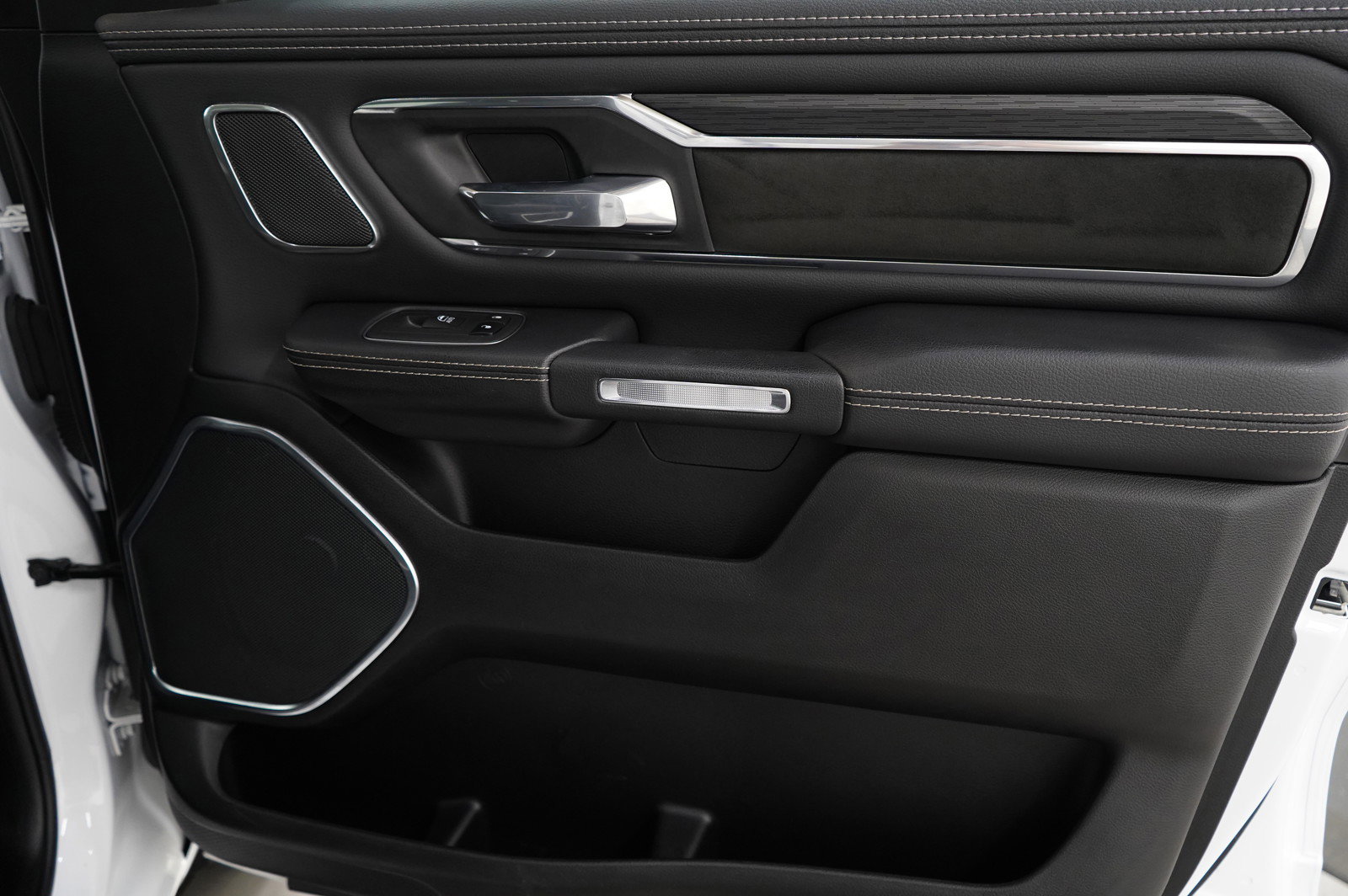 2024 Ram 1500 Laramie photo 9