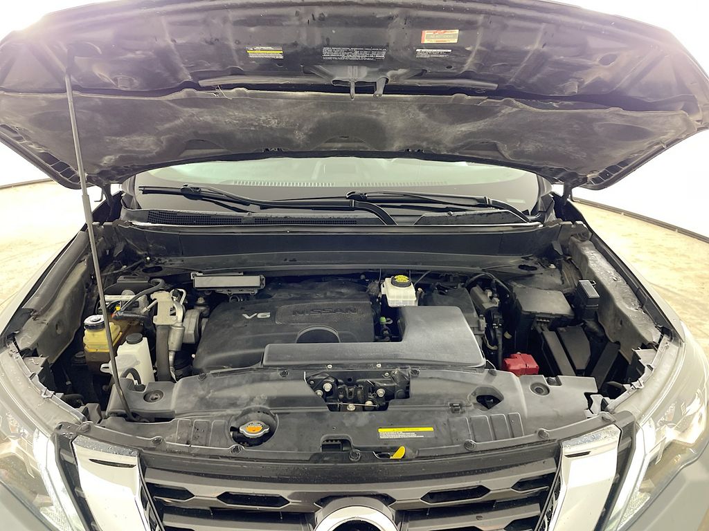 2017 Nissan Pathfinder SV photo 30