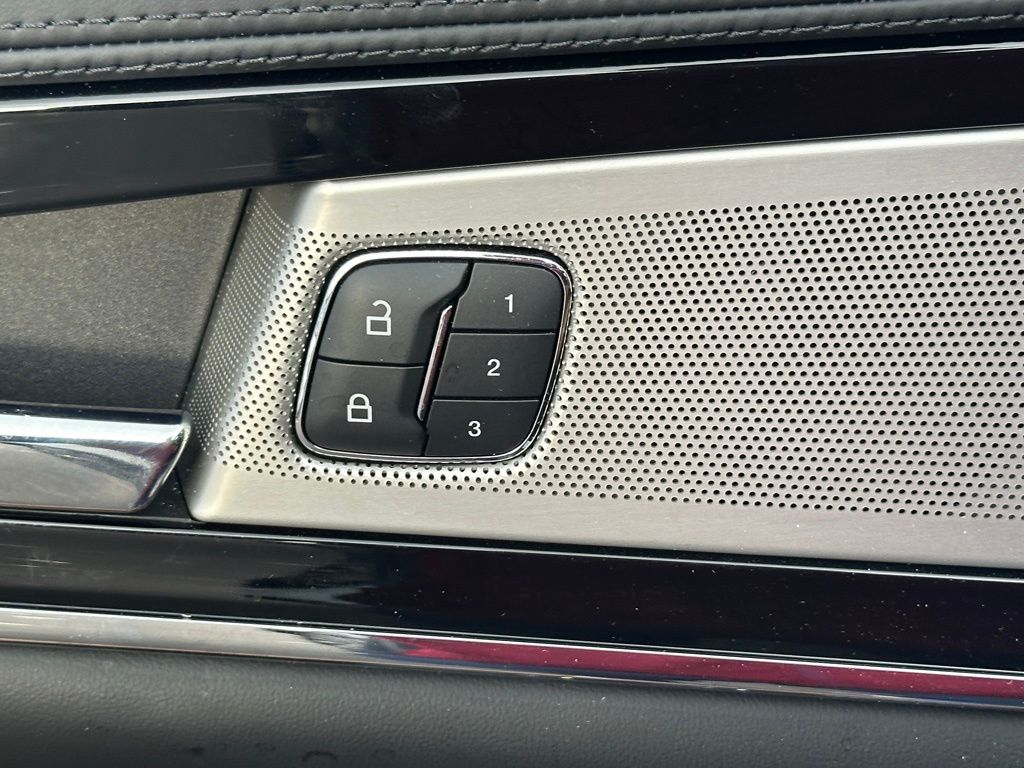 2022 Lincoln Nautilus Black Label photo 19