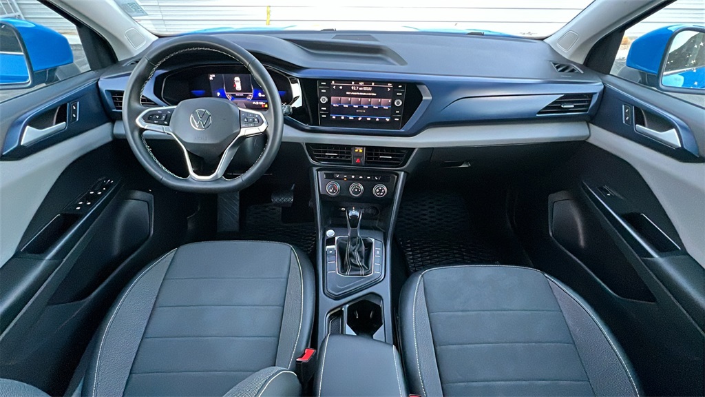 2022 Volkswagen Taos SE photo 3