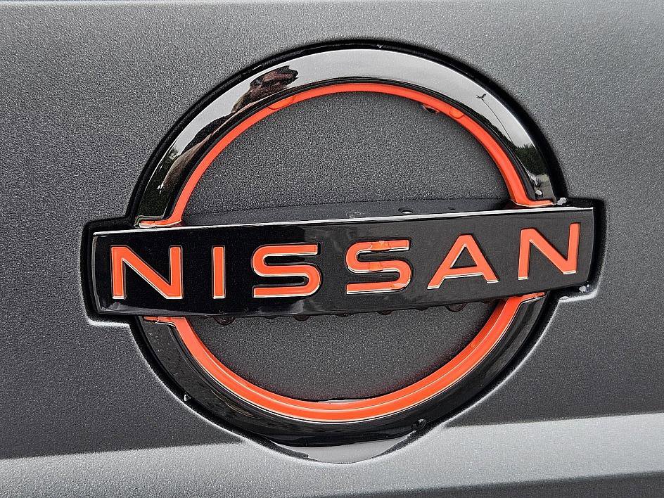 2025 Nissan Frontier Crew Cab PRO-4X photo 12