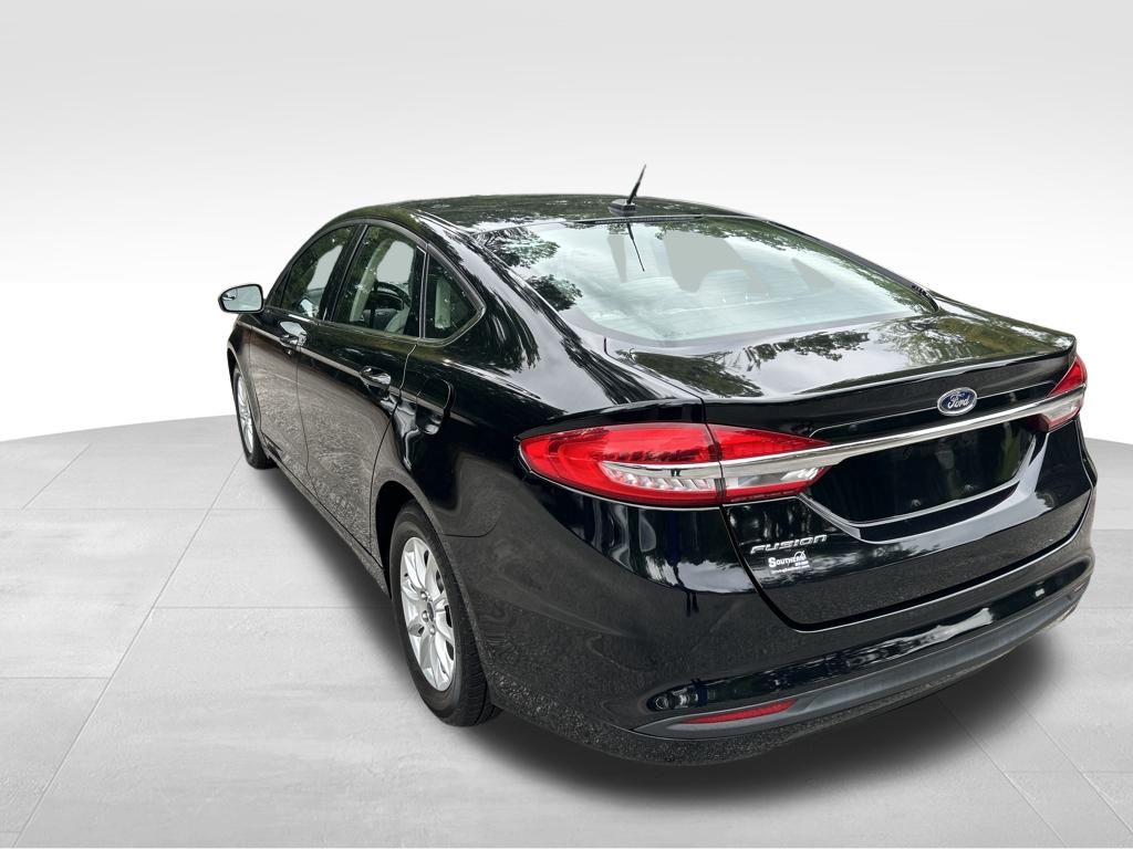 2017 Ford Fusion SE photo 3