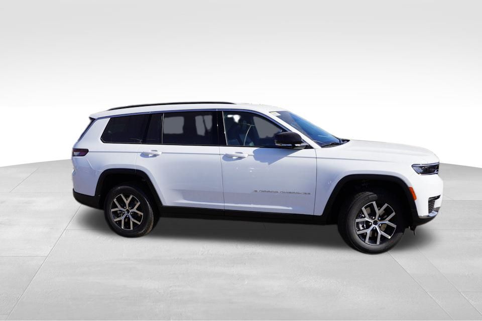 2025 Jeep Grand Cherokee Limited photo 2