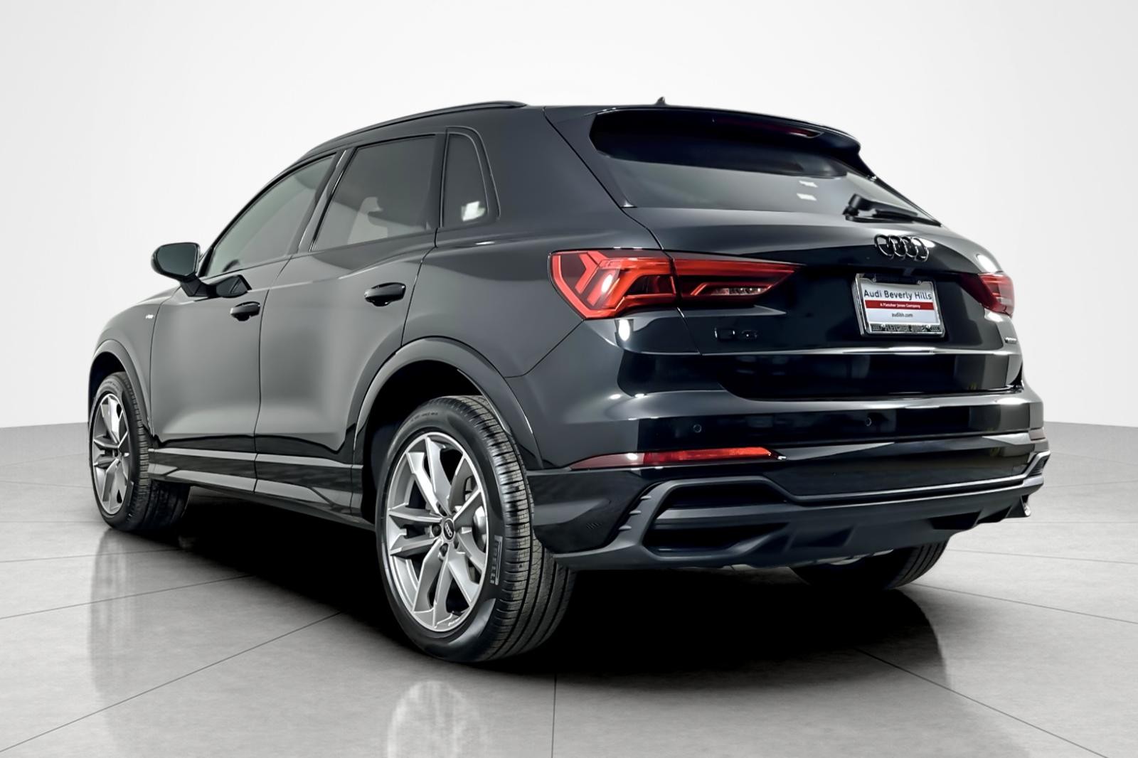 2025 Audi Q3 S line Premium 45 TFSI photo 3