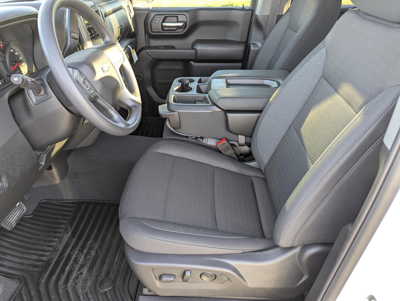 2025 Chevrolet Silverado 1500 Custom photo 9