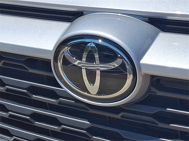2025 Toyota RAV4 XLE photo 20