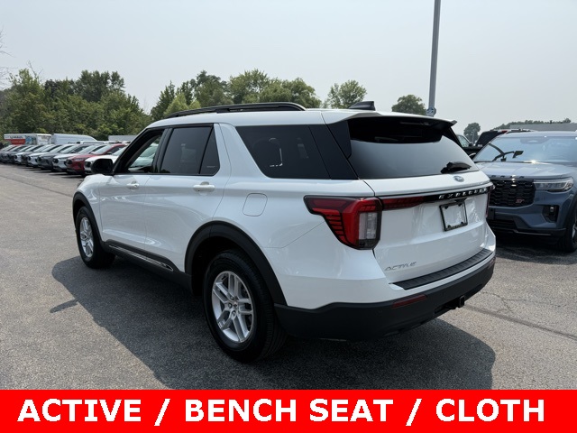 2025 Ford Explorer photo 4