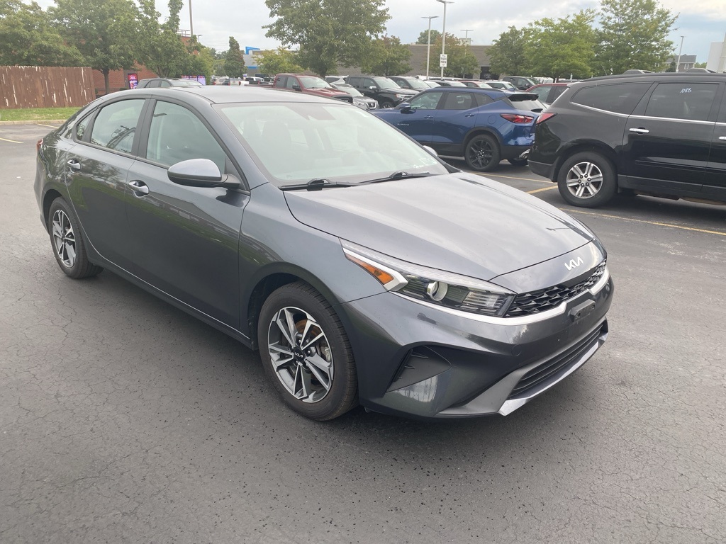 2023 Kia Forte LXS photo 2