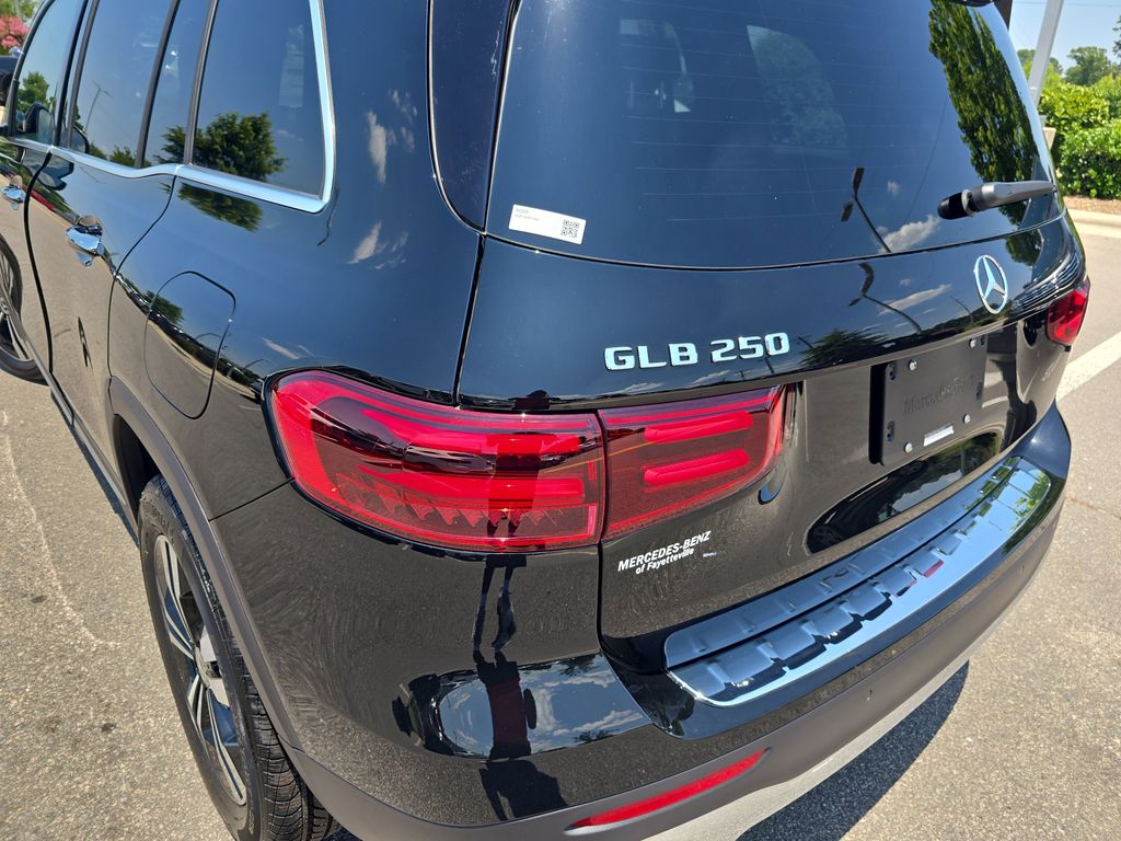 2025 Mercedes Benz GLB 250 photo 34