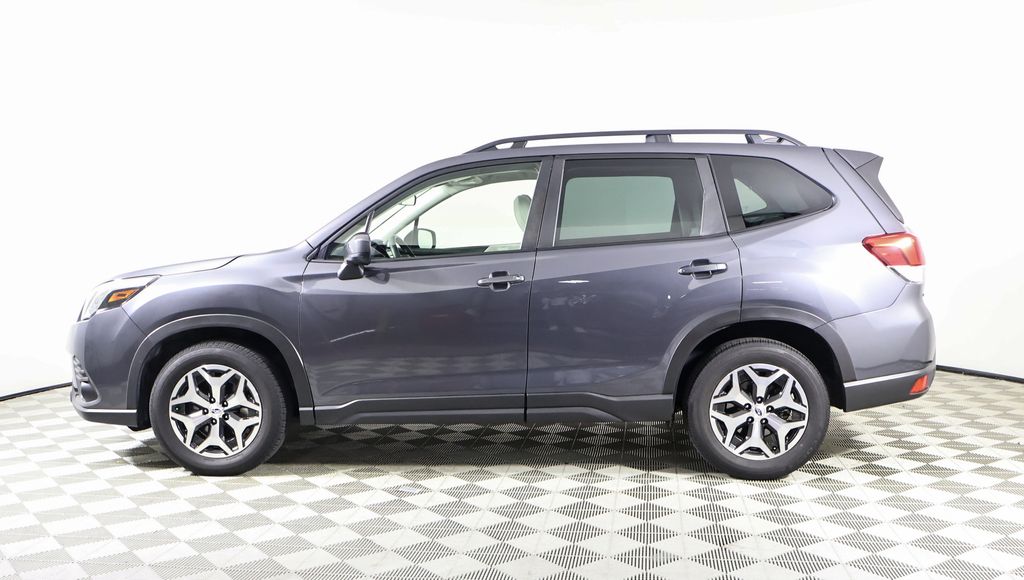 2023 Subaru Forester Premium photo 2