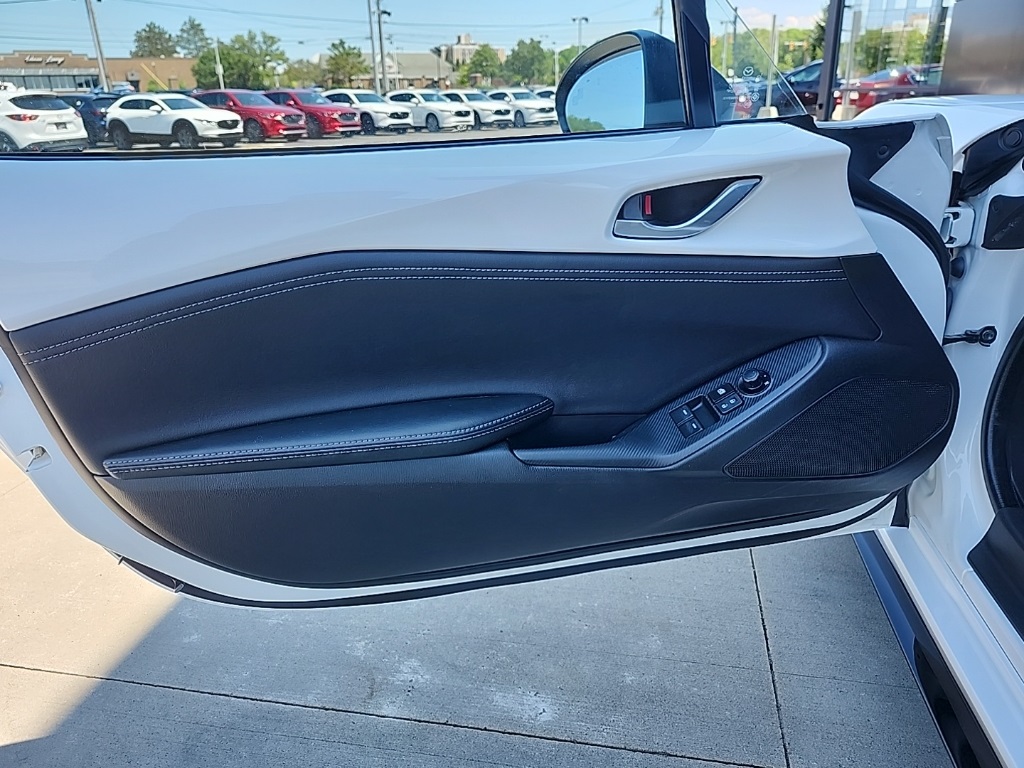 2024 Mazda MX-5 Miata Miata RF photo 3