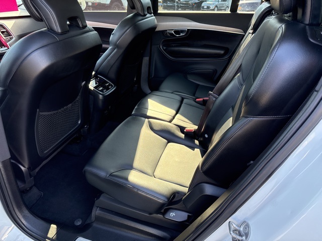 2022 Volvo XC90 T5 Momentum photo 18
