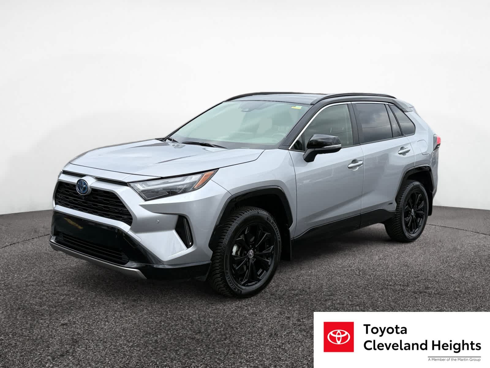 2024 Toyota RAV4 XSE's photo