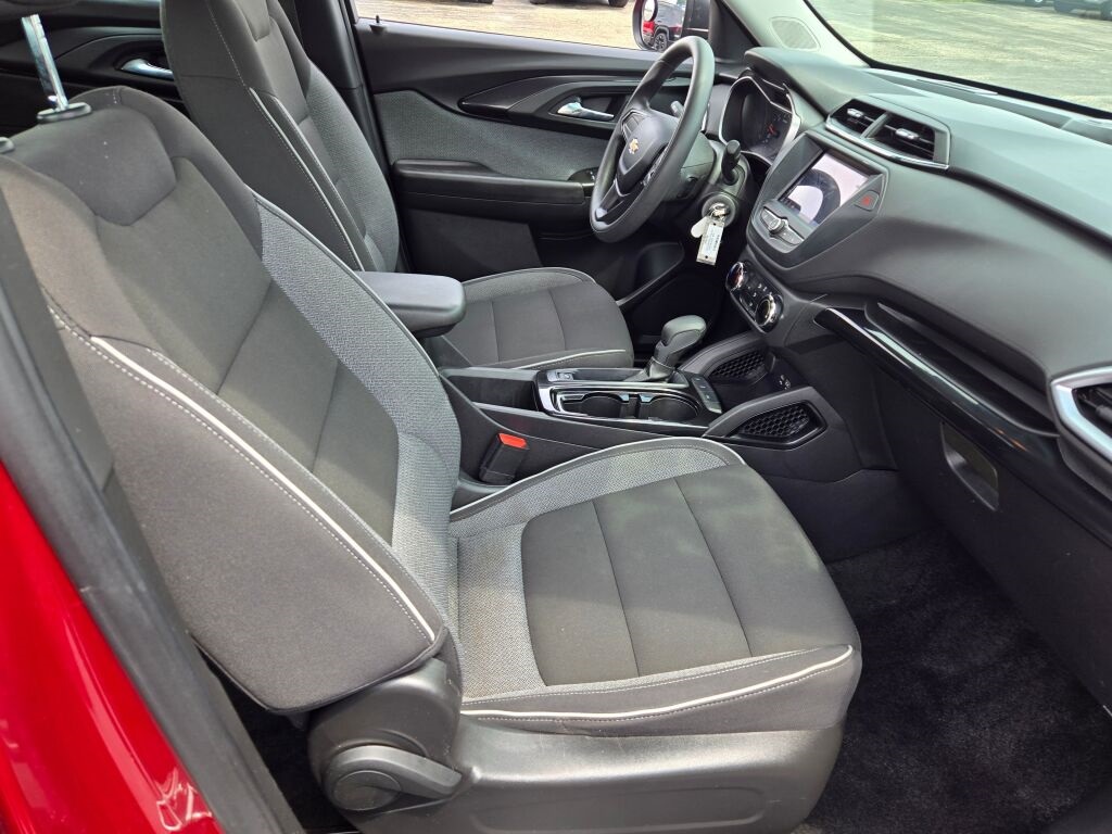 2021 Chevrolet Trailblazer LS photo 3